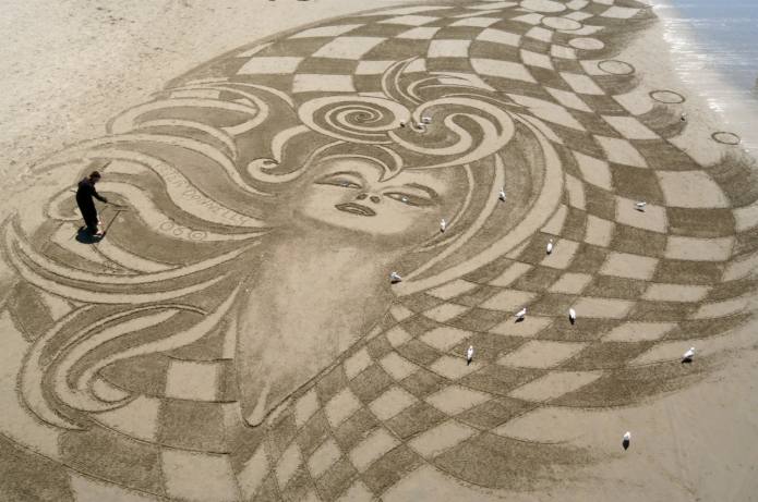 Peter Donnelly Sand Artist - by Martyn from Flickr