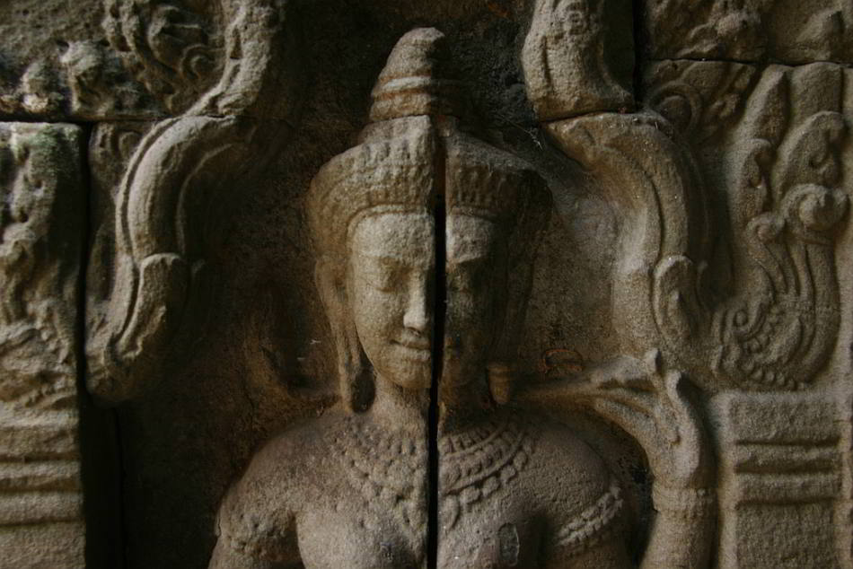 A Cracked Deity at Ta Prohm - by Beggs